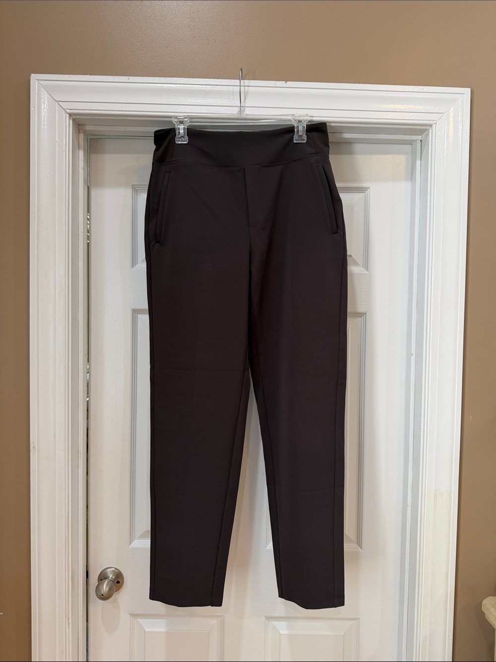 Athleta Endless Straight-Leg Pull-On Pants. Sz 10 TALL. Euc. Brown